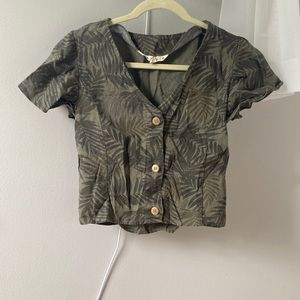 vanillastar cropped ruffle sleeve button up shirt